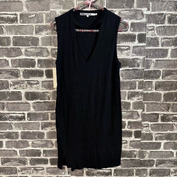 Pam & Gela Cutout Neckline Sleeveless Shift Mini Dress Black - Picture 1 of 7